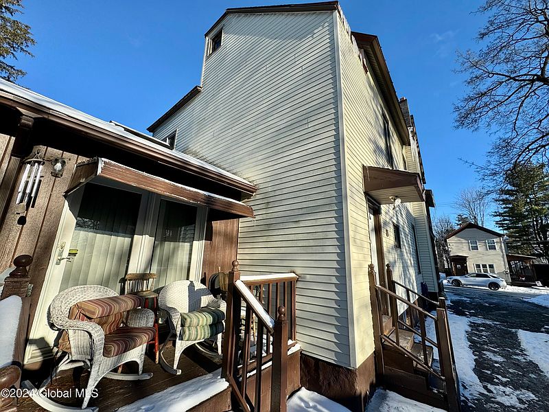 5th image of 44 Bayard Street