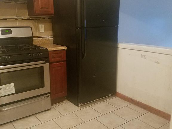 2nd image of 586 Beck St Unit 1