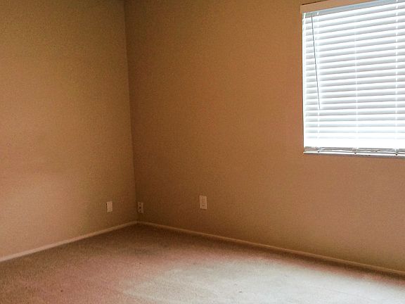 5th image of 137 Somerville Dr
