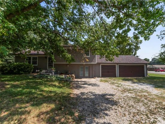 204 S Washington St, Spring Hill, KS 66083