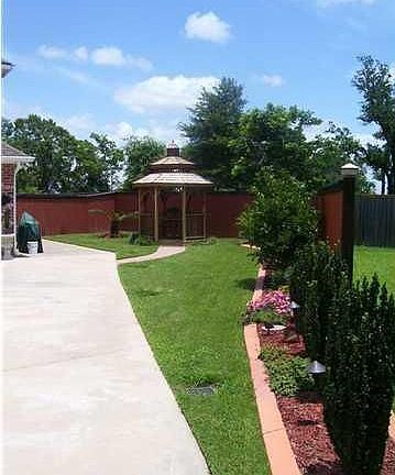 3rd image of 45 Oakthorn Ct