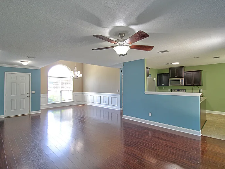 720 Highgrove Ct — Photo 4