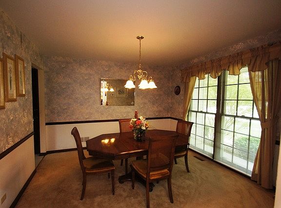 4th image of 1124 Venetian Ct