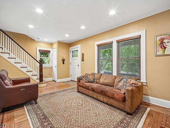 5th image of 76 MEADOWBROOK Rd