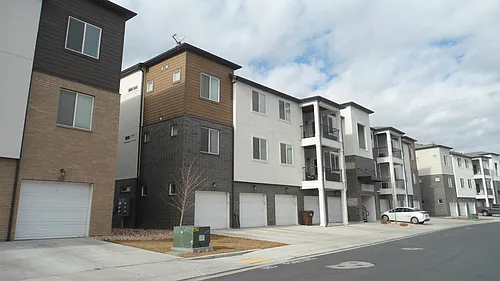 738 N 260 W Photo 1