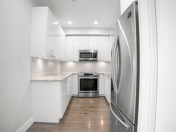 4th image of 22315 122nd Ave #306