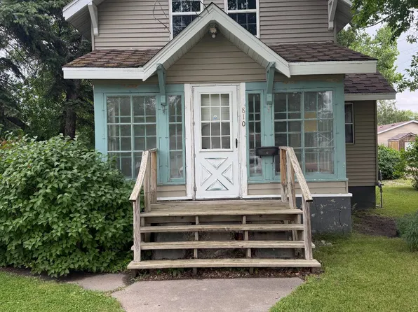 810 7th Ave NE, Devils Lake, ND 58301