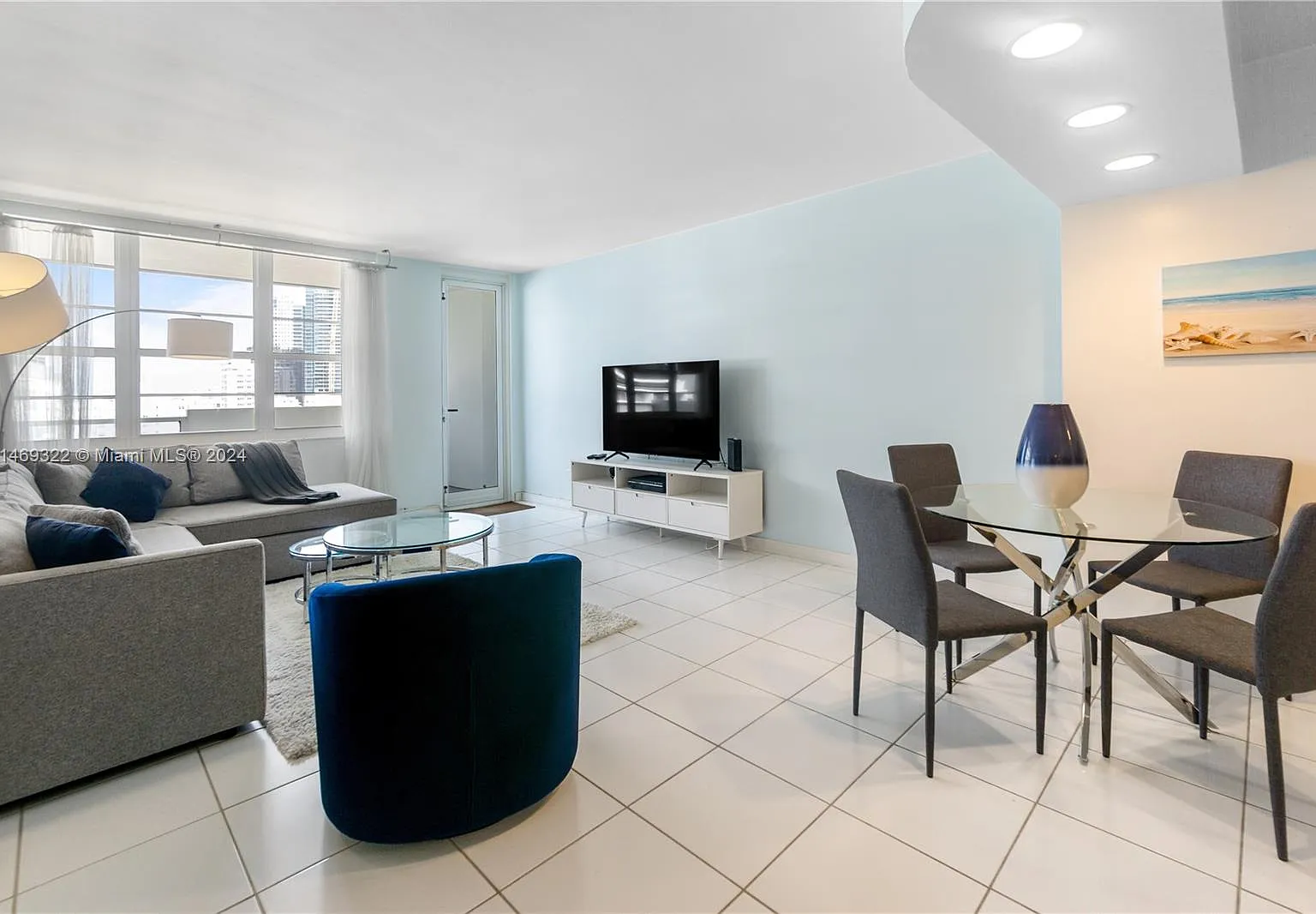 The Decoplage Condo — Photo 3