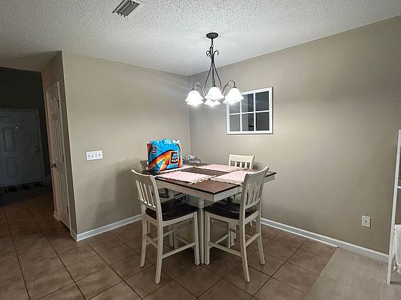 4th image of 127 Winterberry Way