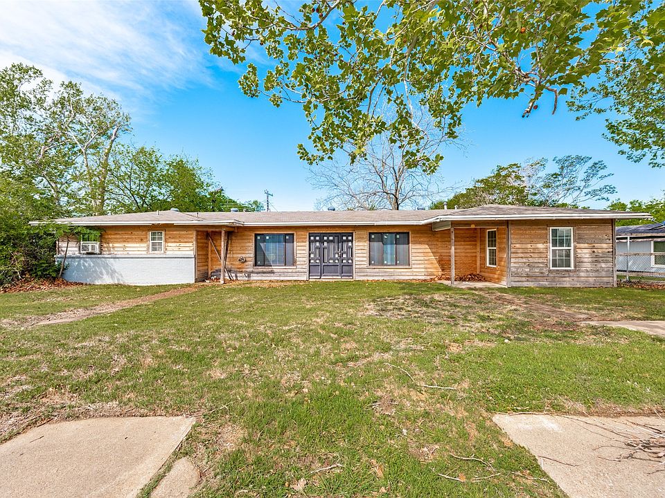 1st image of 17 Macarthur Dr