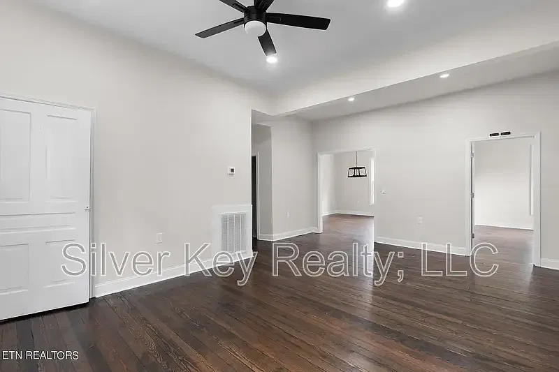 3 bed, 1.0 bath, 1400 sqft, $1,550 — Photo 2