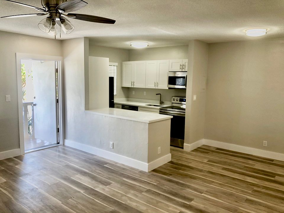 1st image of 530 NE 20th St #11467125