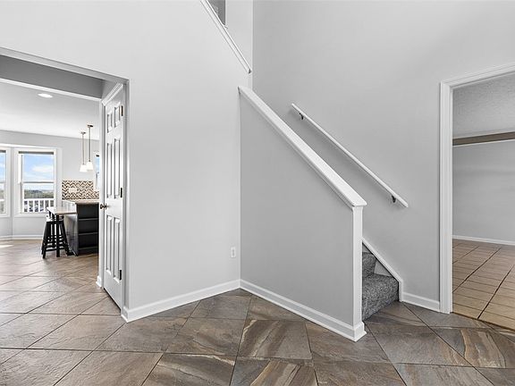 5th image of 1060 Aerie Dr