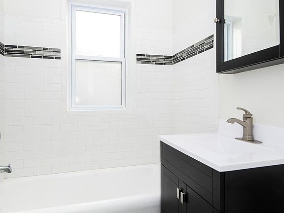 5th image of 3815-23 N Greenview Ave #3815-2E