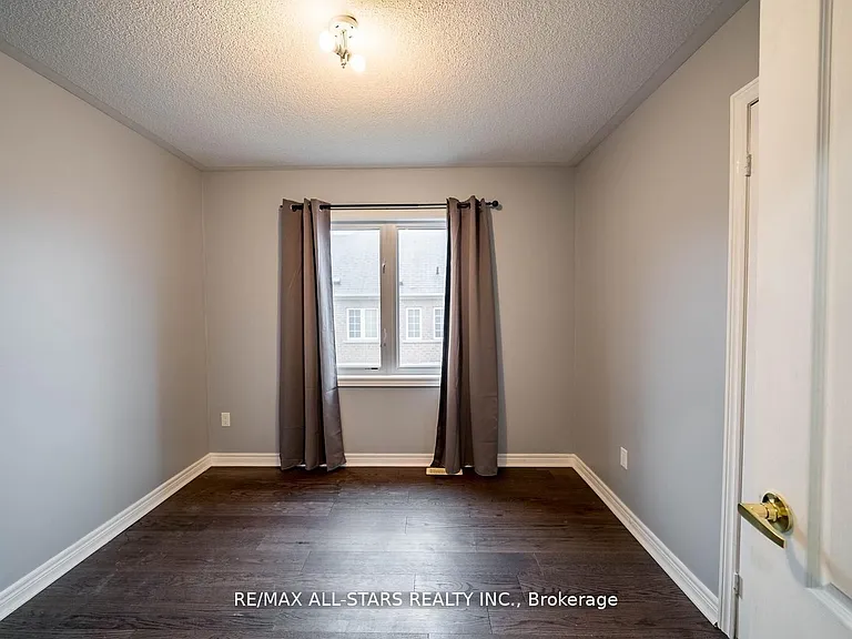 138 Yakefarm Blvd — Photo 19