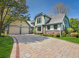 632 Academy Woods Dr, Lake Forest, IL 60045