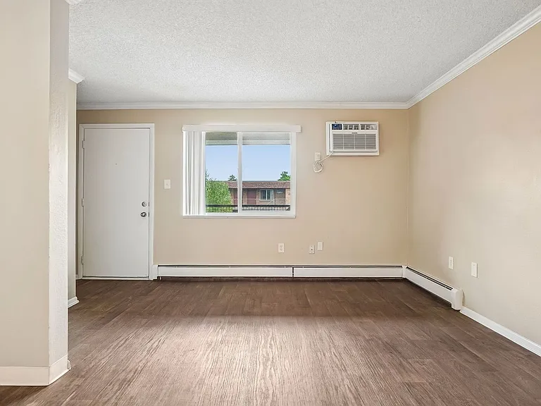 Knollwood and Tanglewood Apartments — Photo 14