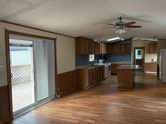 3rd image of 36 Sara Dr