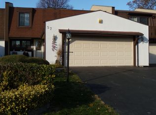 57 Westwood Sq, Indian Head Park, IL 60525