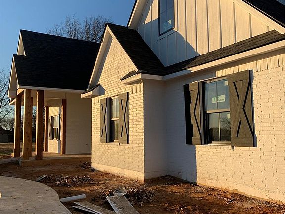 5th image of 1402 St Ives Ln
