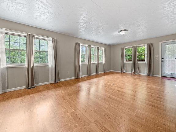 4th image of 3853 Warden Branch Ln
