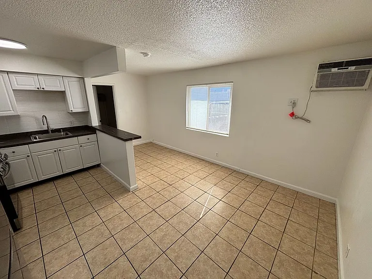 239 W Philadelphia Ave #6 — Photo 10