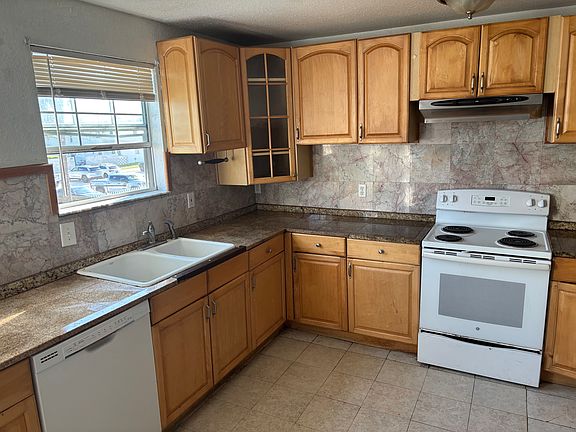 2nd image of 424 2nd St S #B