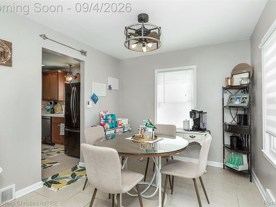 28036 Larchmont St, photo 9
