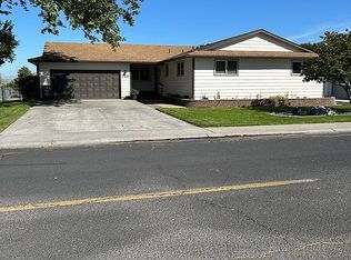 748 SW Mount Adams Ave, Boardman, OR 97818