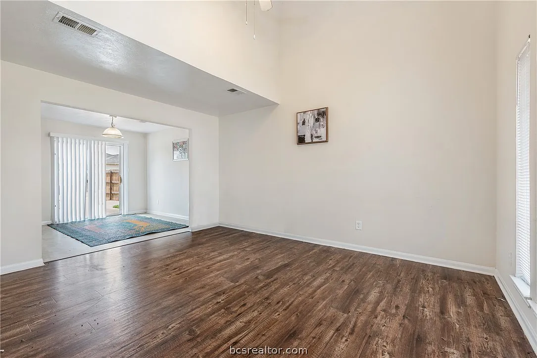 4 bed, 1462 sqft, $2,200 — Photo 3