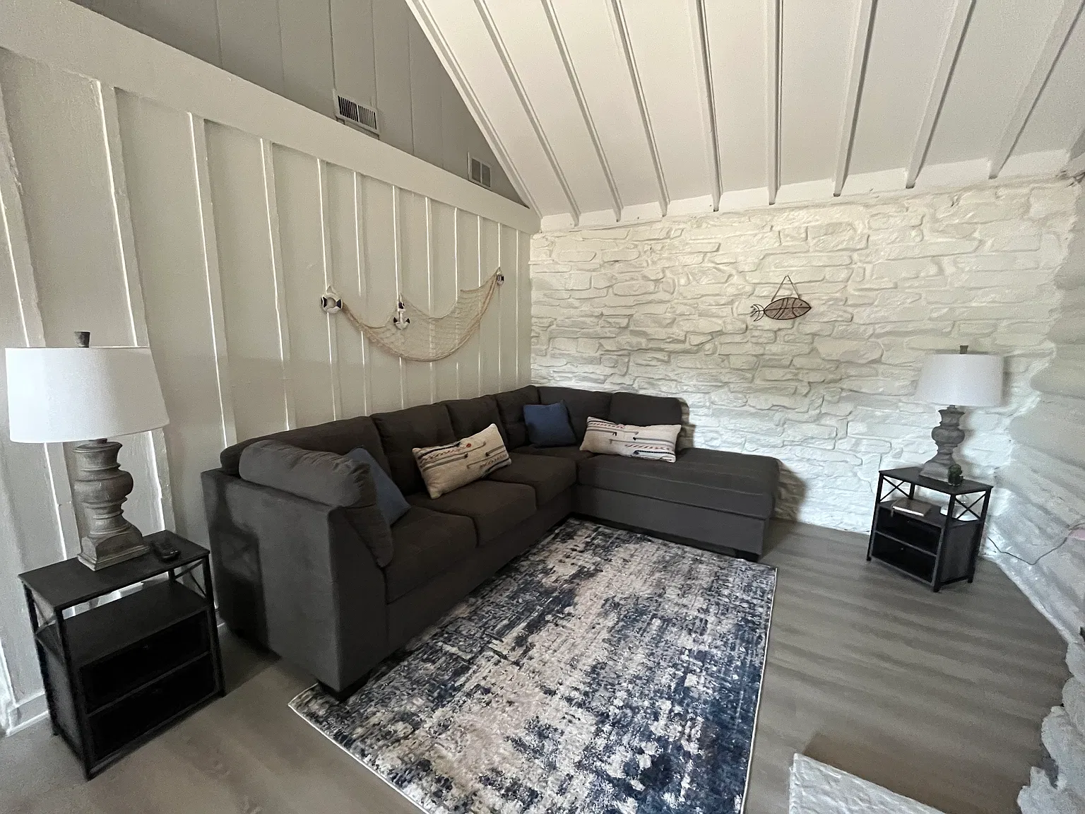 2 bed, 1.0 bath, $1,350 — Photo 3