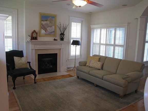 5th image of 102 Linger St