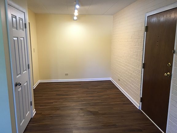 5th image of 3854 S Parkway Dr APT 1E