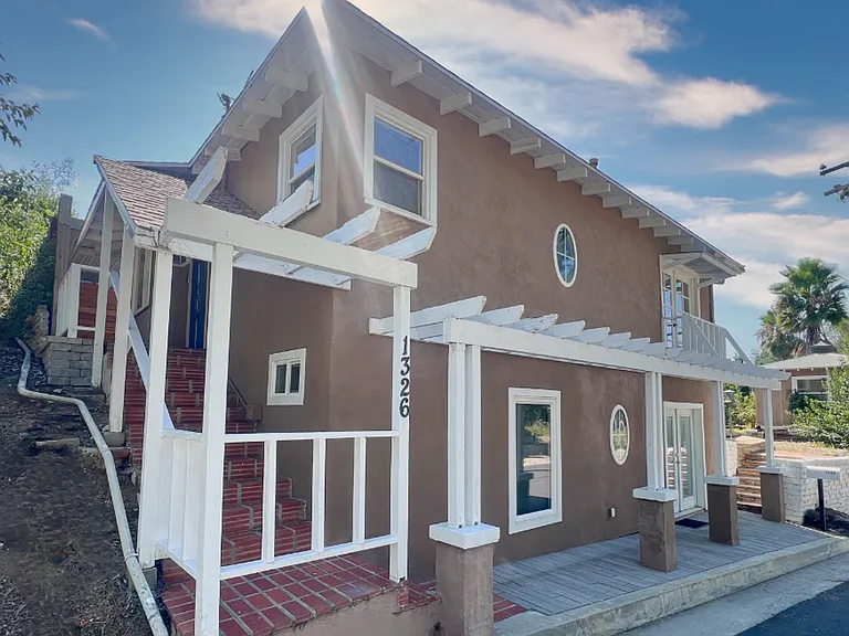 1326 Pacific St — Photo 1