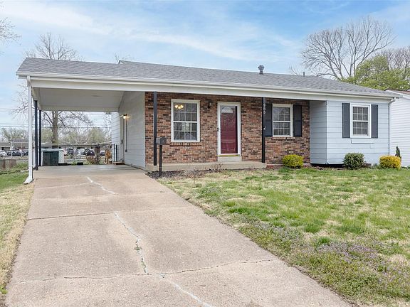 2nd image of 985 Thompson Dr