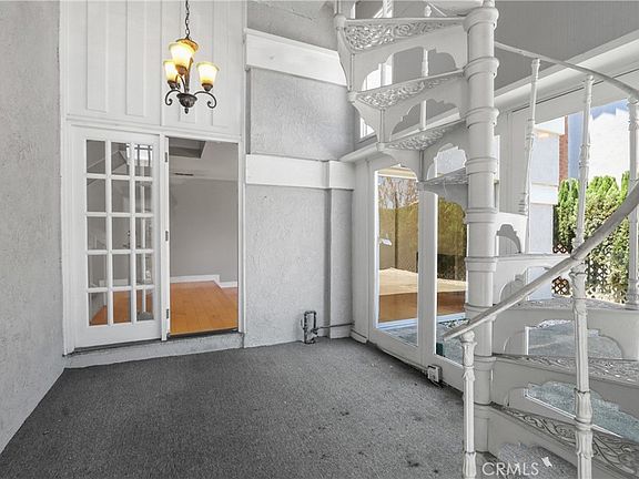 5th image of 3792 Claremont St