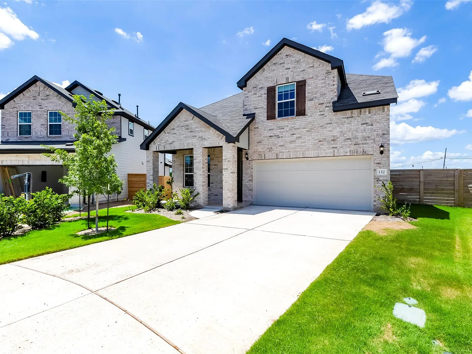 4 bed, 3.5 bath, 2999 sqft, $2,800 — Photo 2