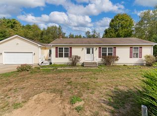 37 Birch Ln, Wales, ME 04280