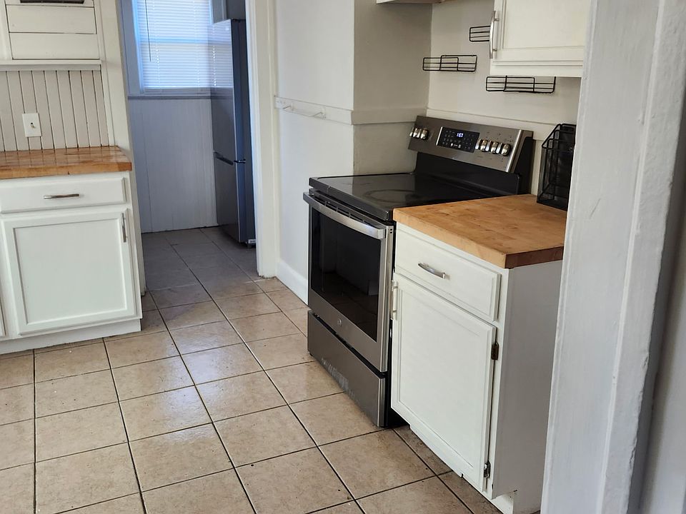 1st image of 3591 W 122nd St