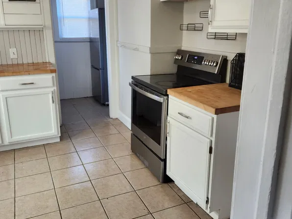 3591 W 122nd St, Cleveland, OH 44111
