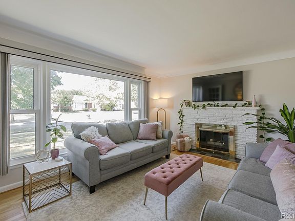 4th image of 3852 Ravena Ave