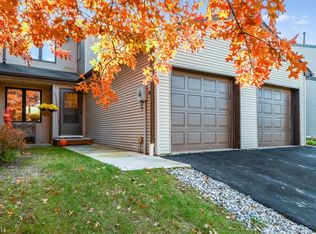 28 Hemlock Ct, Flemington, NJ 08822