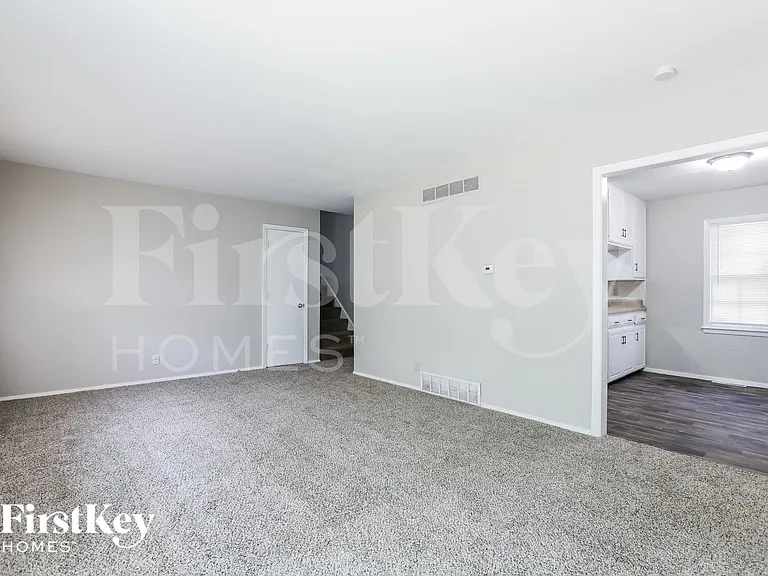 3605 S Stayton Ave — Photo 4