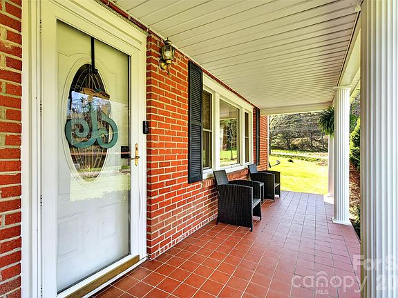 3rd image of 1511 White Oak Rd