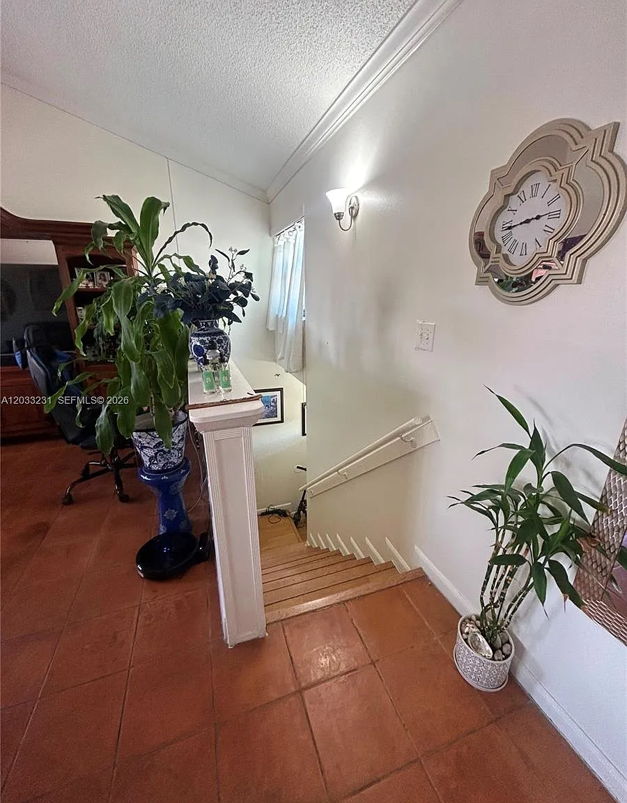 3 bed, 2.5 bath, 2900 sqft, $2,800 — Photo 3