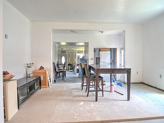 3rd image of 208 E 6th St