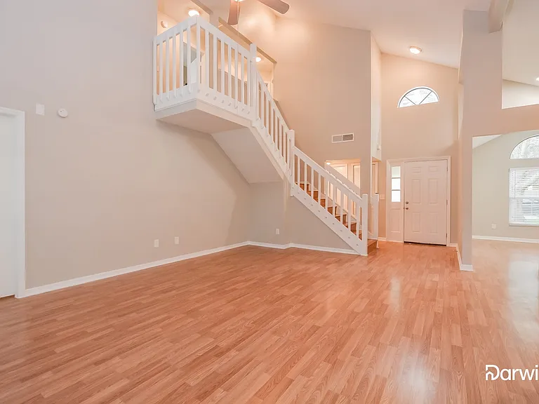 1034 Manigan Ave — Photo 4