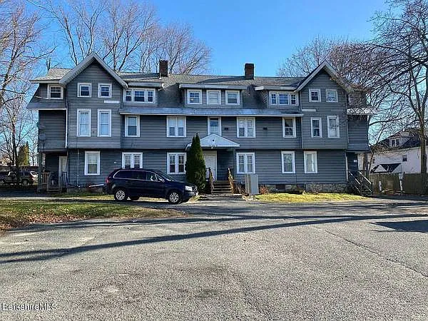 162 Woodlawn Ave #12