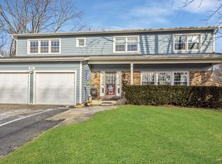 812 W Hintz Rd, Arlington Heights, IL 60004