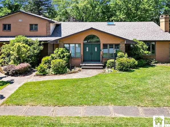 15 Reese Pkwy, Fredonia, NY 14063